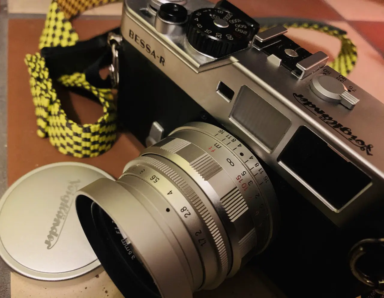 5 Frames with a Voigtlander Bessa-R, 35mm f/1.7 & Ilford XP2 in