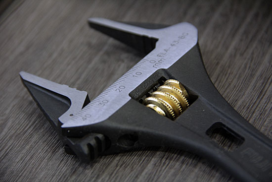 フジ矢 黒金シリーズ モンキーレンチ 商品詳細｜鳶服 鳶用品の宮乃屋