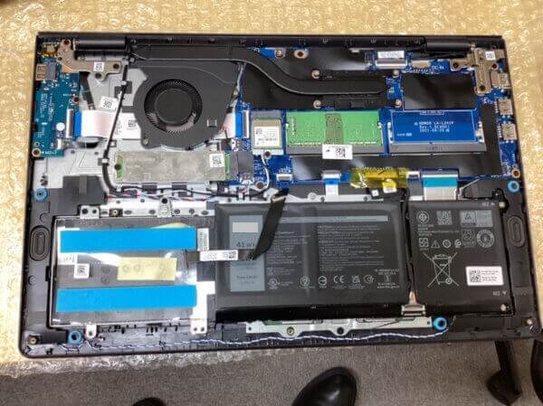 Inspiron 15 3511のヒンジの修理事例 - パソコン修理・データ復旧