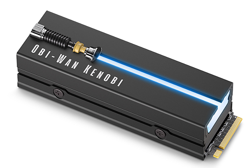 ルークやオビ＝ワン，ダースベイダーのライトセーバーが光る。スター