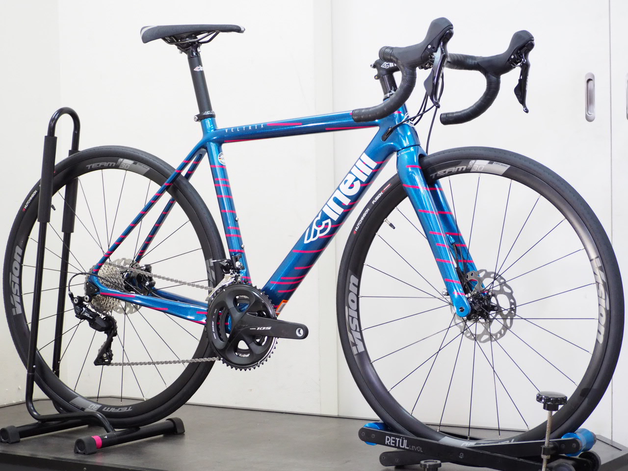 CINELLI(チネリ) VELTRIX(ヴェルトリクス)DISC 105完成車 2022