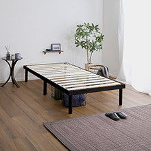 リボンレリーフが可愛らしいロマンティックな 柵付ベッド (ホワイト)の