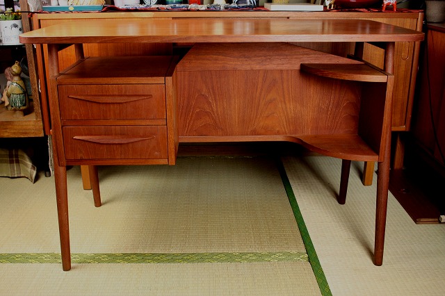 北欧ヴィンテージデスクG.Tibergaad