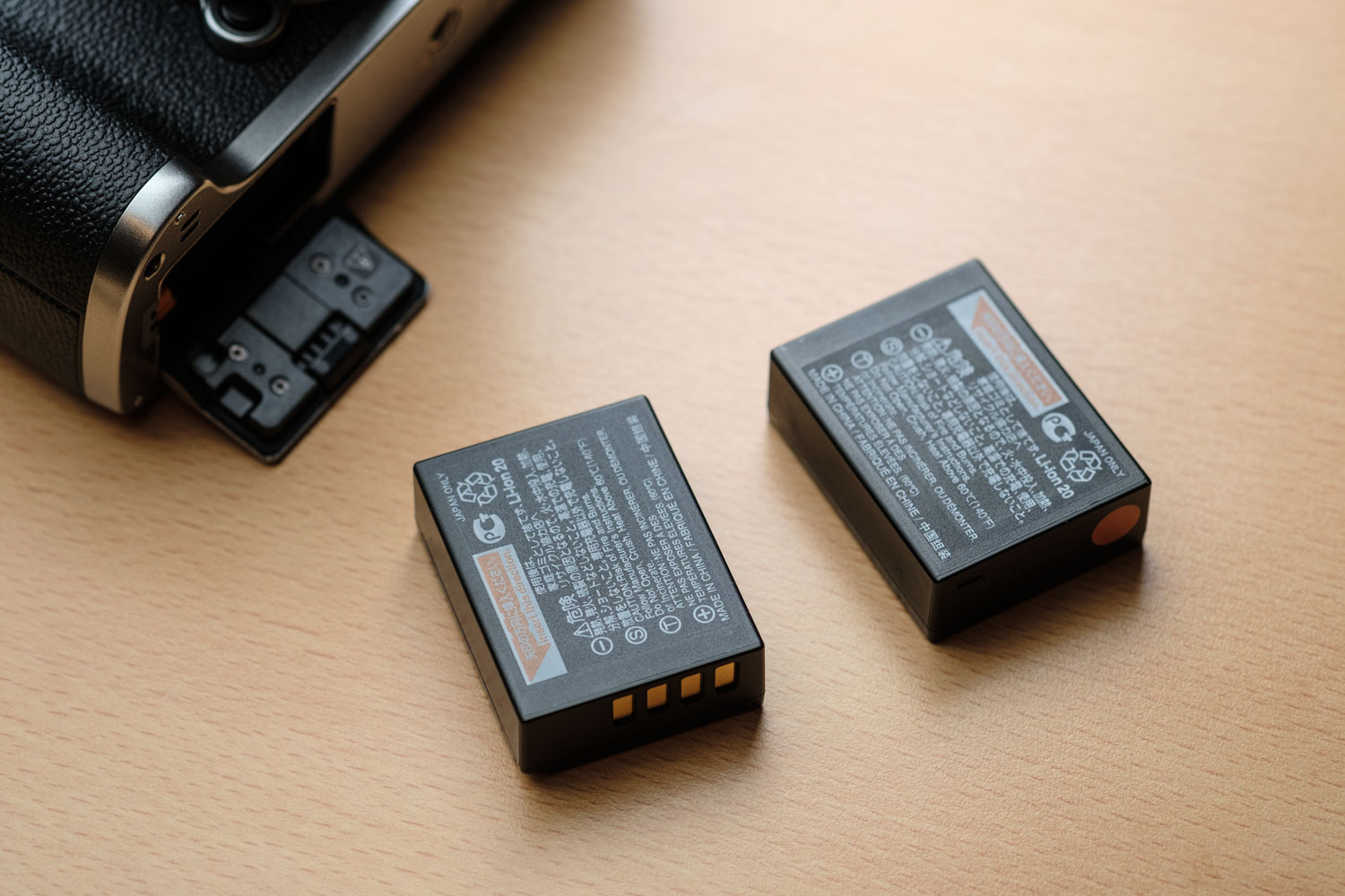 FUJIFILM X-T3と一緒に使いたいアクセサリー！SDカードやストラップ