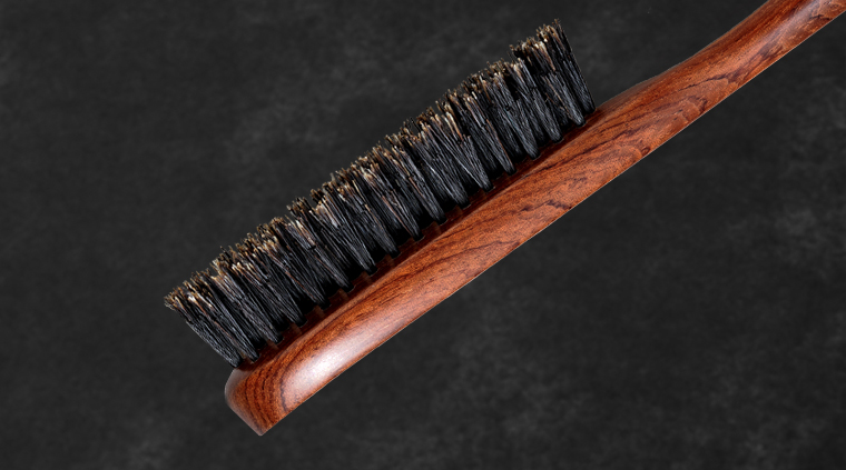 BISYODO天然毛ヘアブラシ。地肌の血流を促し、キューティクルを整え