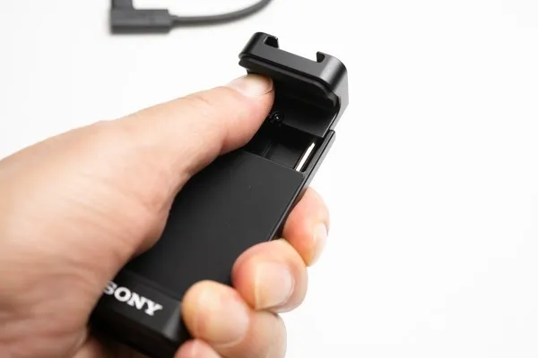 販売開始＞ソニー純正のスマホホルダー「Vlog Monitor（XQZ-IV01）付属