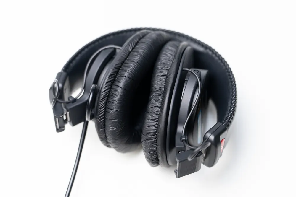 実機レビュー＞プロフェッショナルヘッドホン「MDR-7506」。「MDR