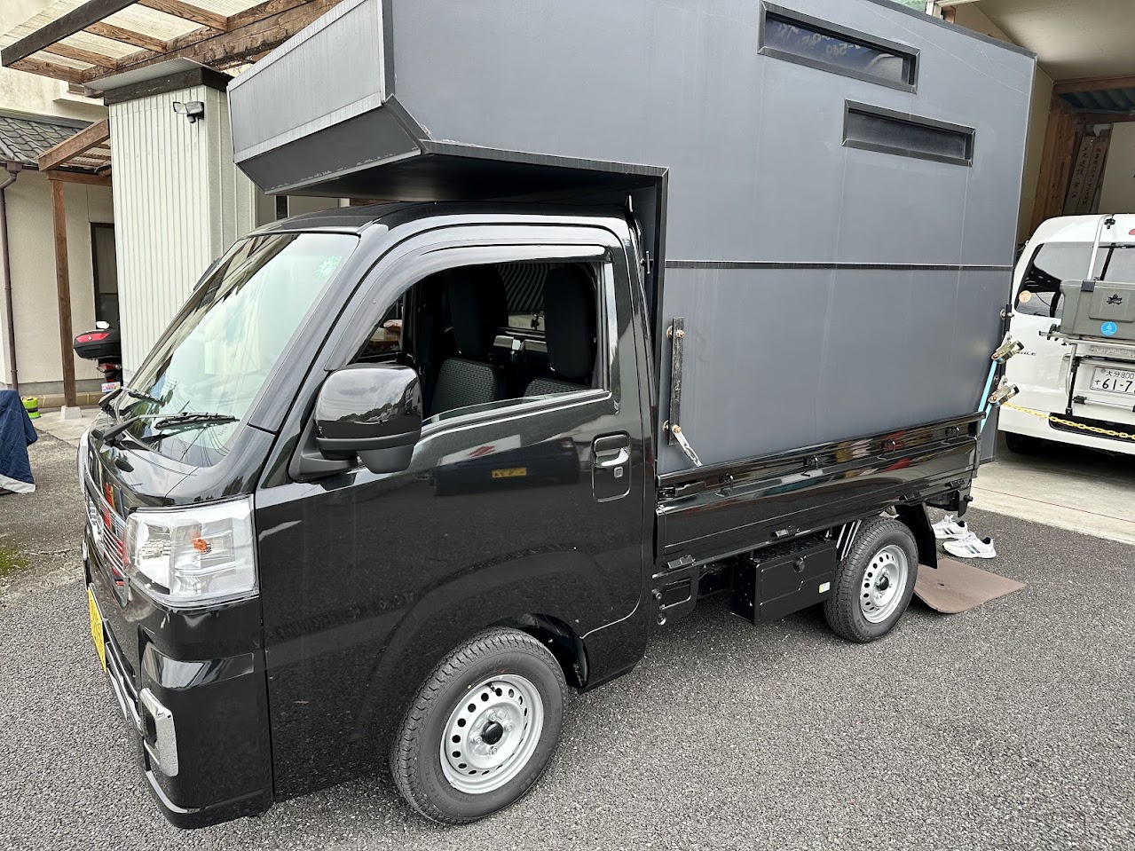 シェル販売】黒軽トラキャンピングカー | キャンピング大分 公式サイト