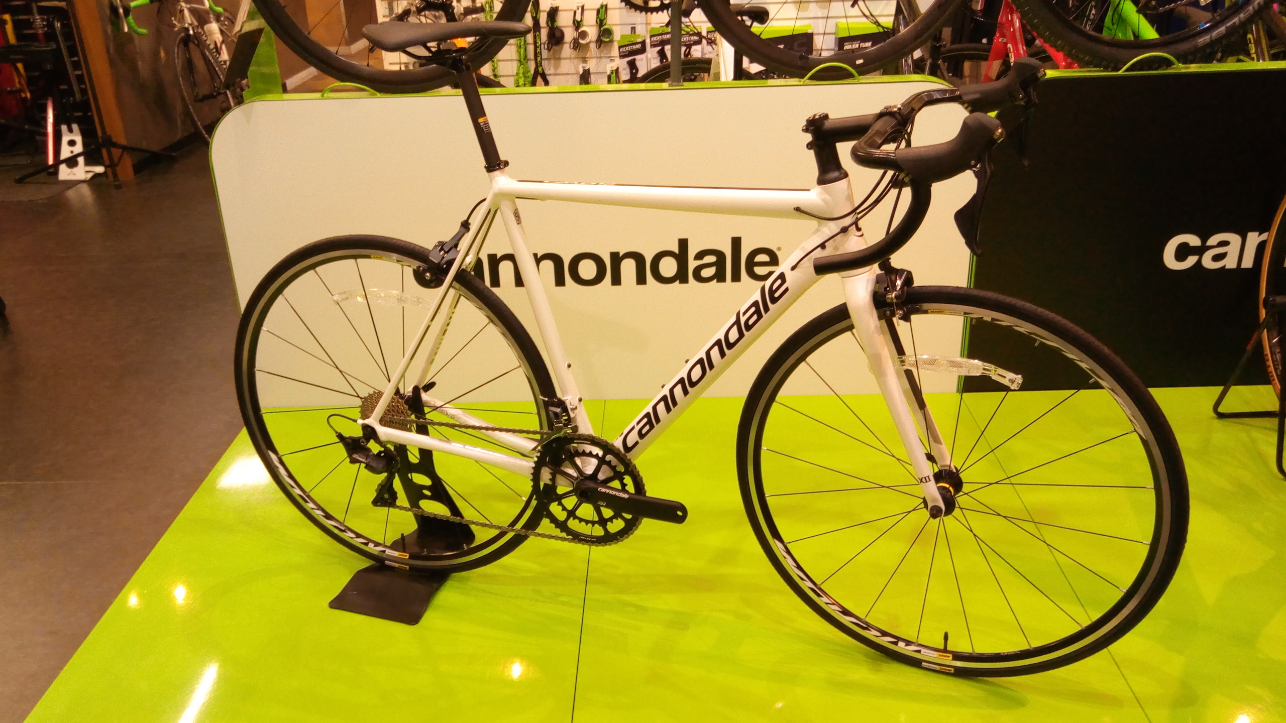 最高のアルミロードバイク、CAAD12 2018年モデルがお求めやすくなっ