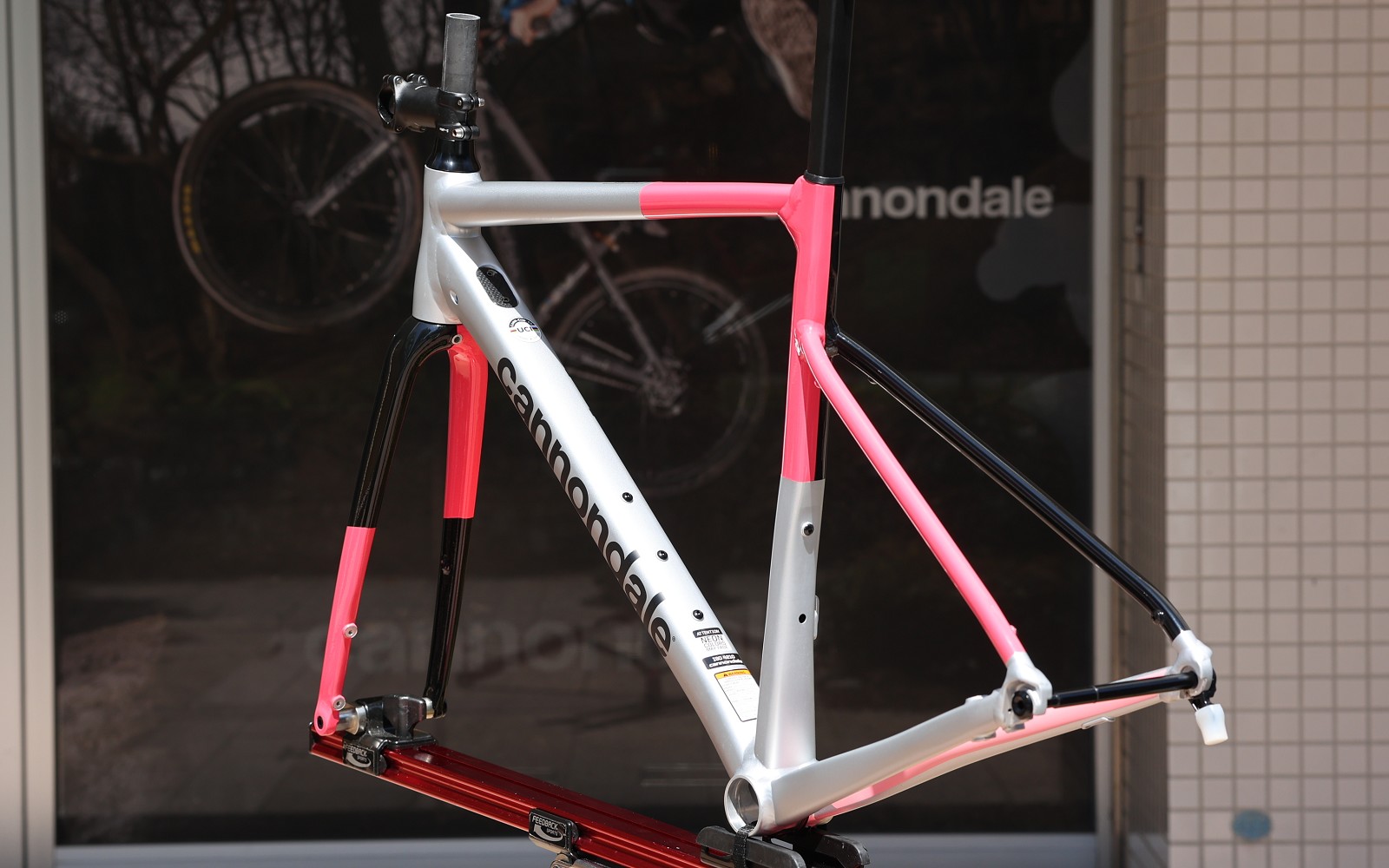 ついに発売開始！CAAD13 Discフレームセット | キャノンデール横浜