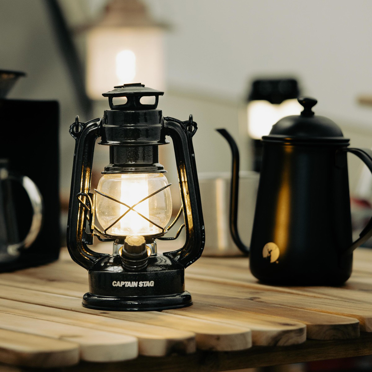 アンティーク暖色LEDランタン（ハンマートン ブラック） - アウトドア