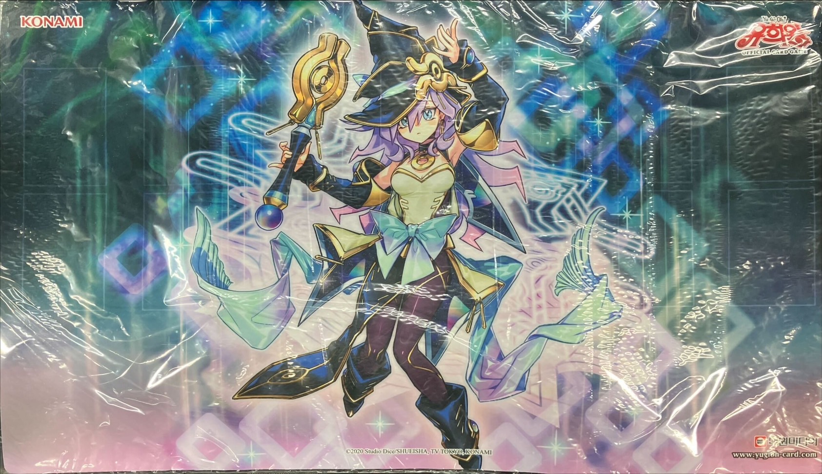 プレイマット『幻惑の見習い魔術師』【-】{-}《プレイマット》