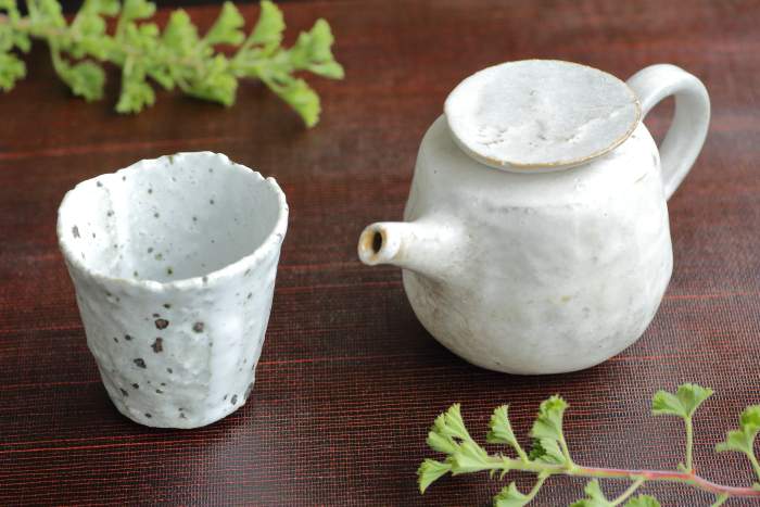 増田エミ 手びねりで作った白ティーポット 満160ml 印籠蓋煎茶急須