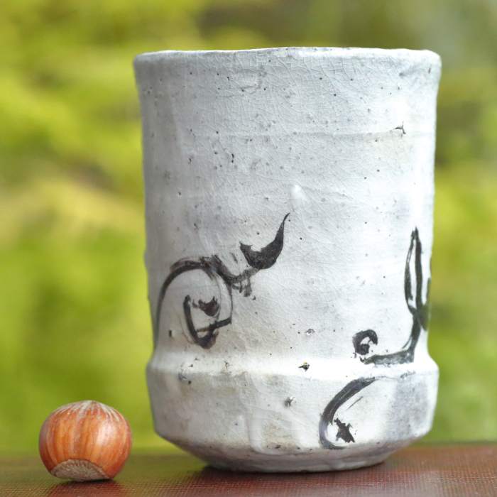 丸田宗彦 絵粉引唐津湯呑み茶碗 満容量220ml 作家もの茶器 唐津焼薪窯