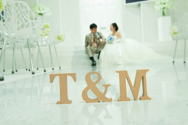 どこに置く？【イニシャルオブジェ】のおしゃれな活用法♬│スタッフ