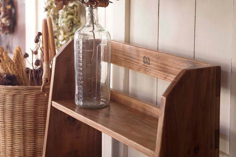 アンティーク風ディスプレイラック｜ヴィンテージスタイルの木製収納棚