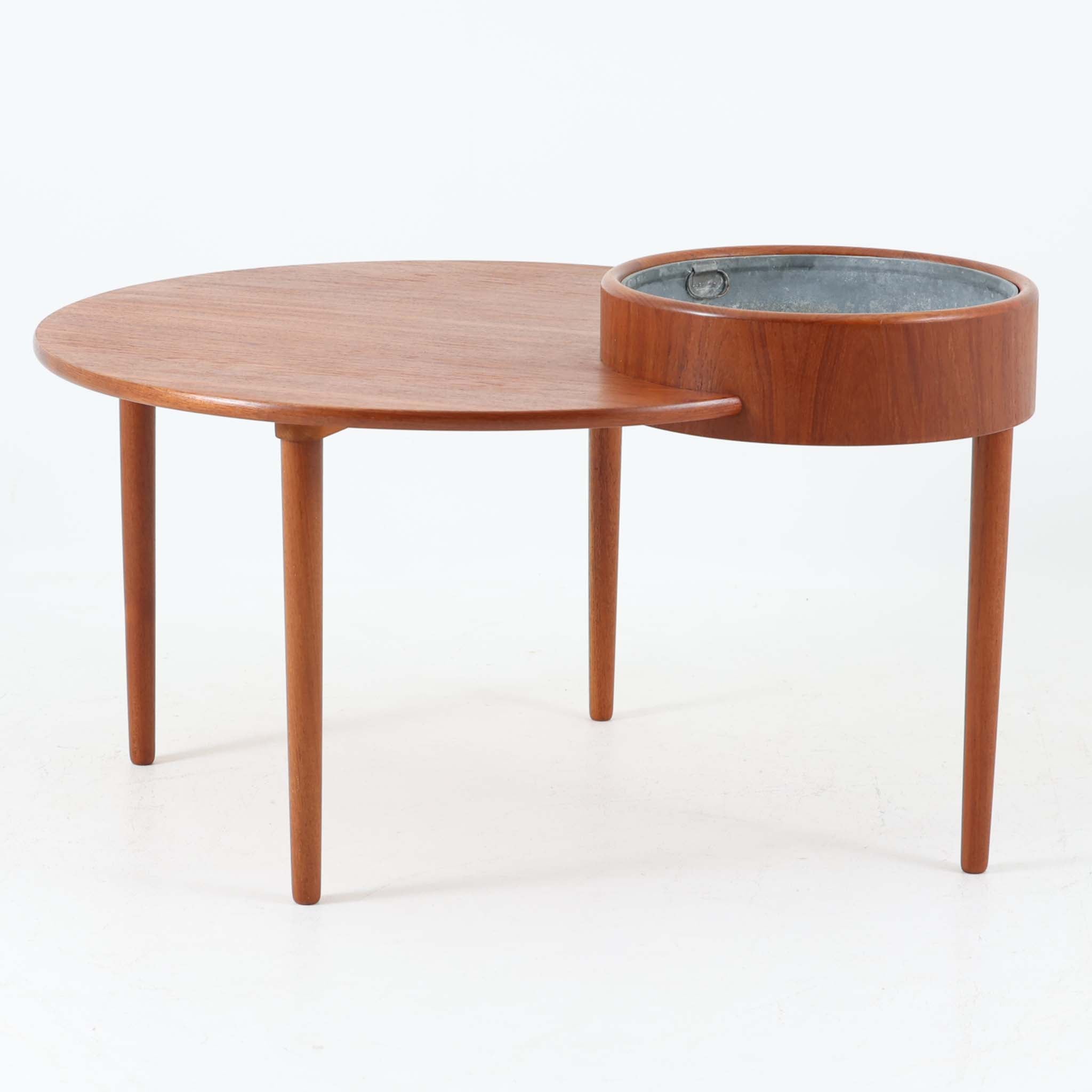 北欧ビンテージ家具センターテーブル | 繊細な美しさと機能性が共存