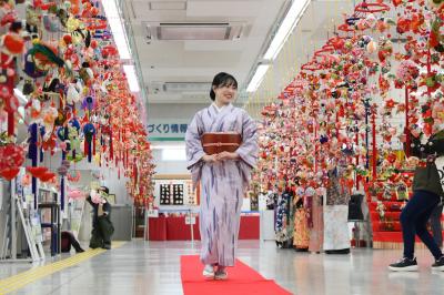 着物ミニファッションショーを開催 ネーブルみつけ「つり飾り展