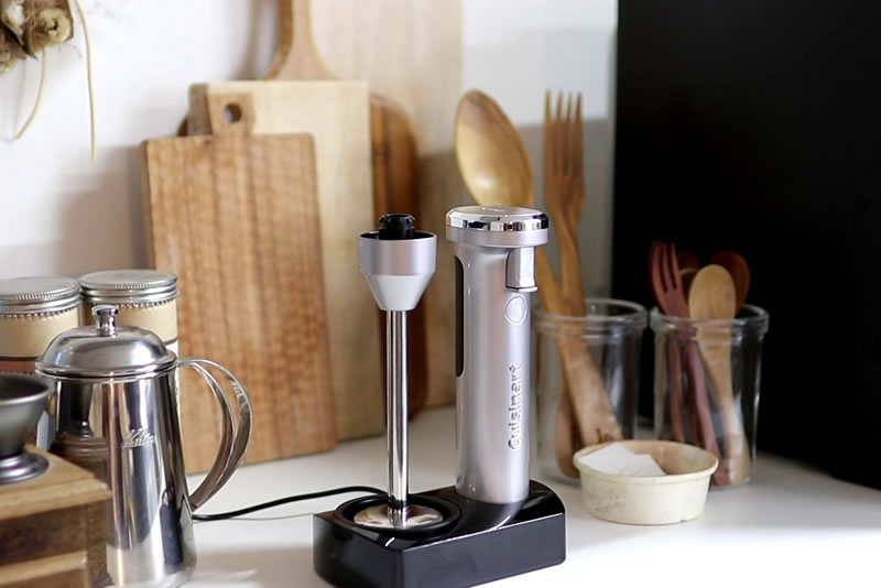 コードレス充電式ハンドブレンダー「RHB-1020J」コードレスだと毎日の