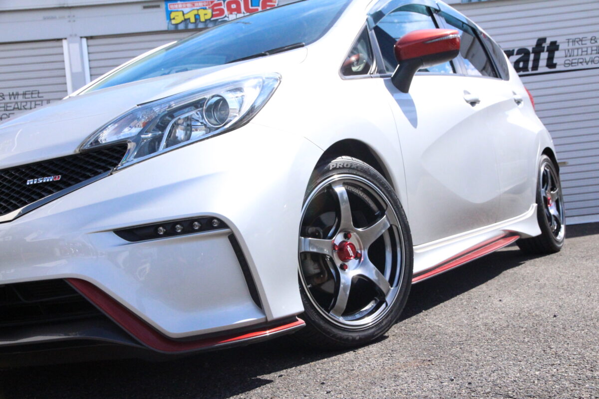 E12型のノートニスモをBLITZ ZZ-Rでローダウン、アドバンRG-D2からTC