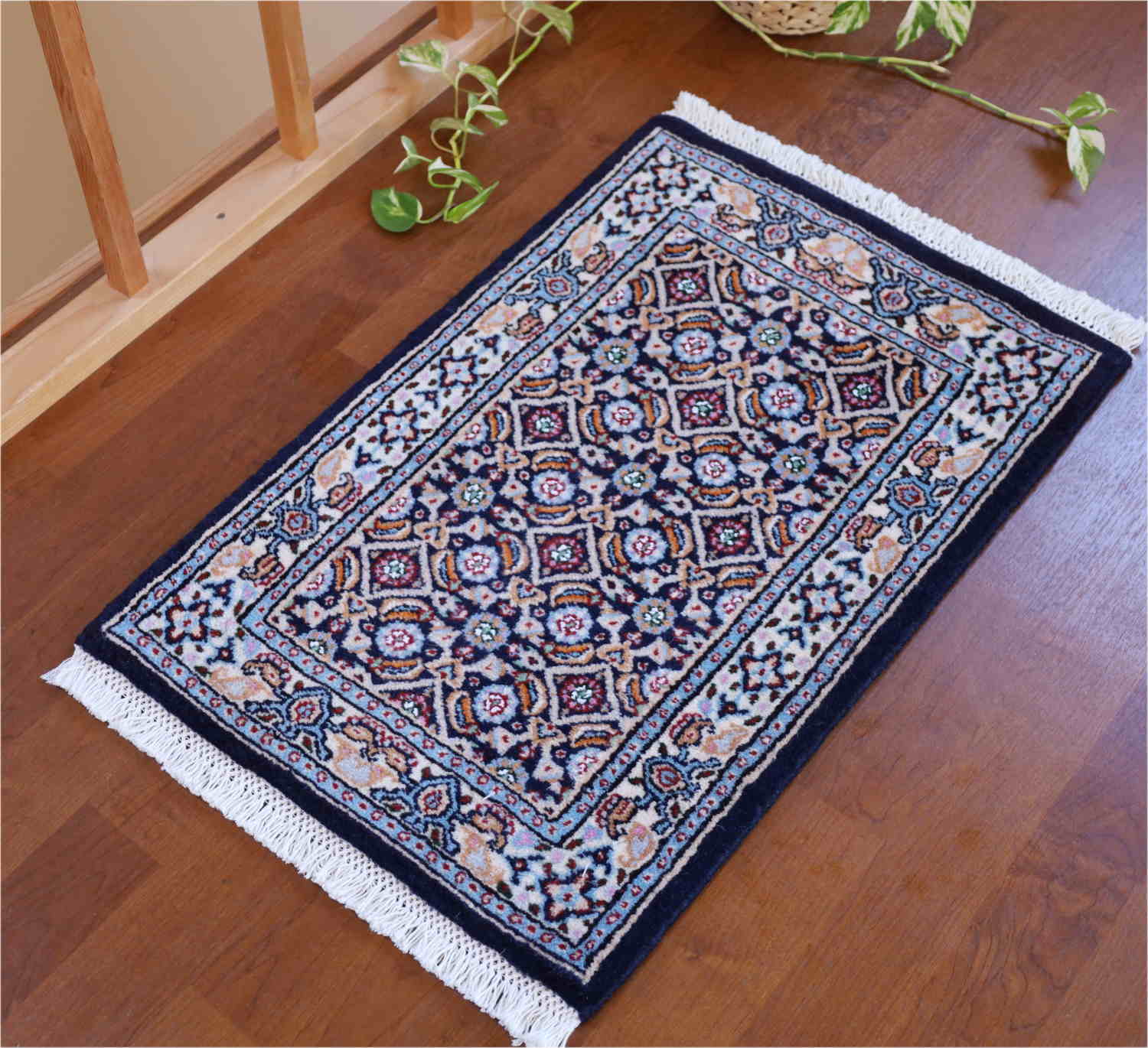 ペルシャ絨毯玄関マット 60×40センチサイズ イラン・ムード産 藍色