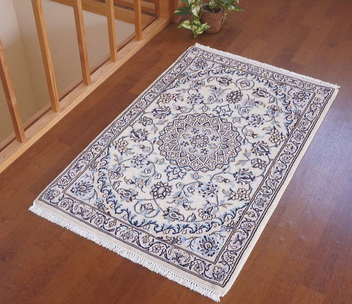 ナイン産ペルシャ絨毯・白 玄関マットサイズ｜クラフトワーク