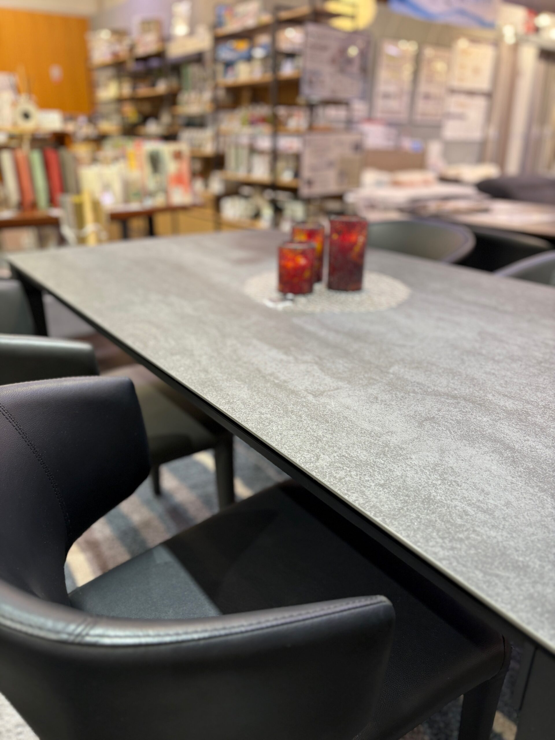 モダンなセラミックテーブル。【グラナダ】 - ソファー、モダン家具の