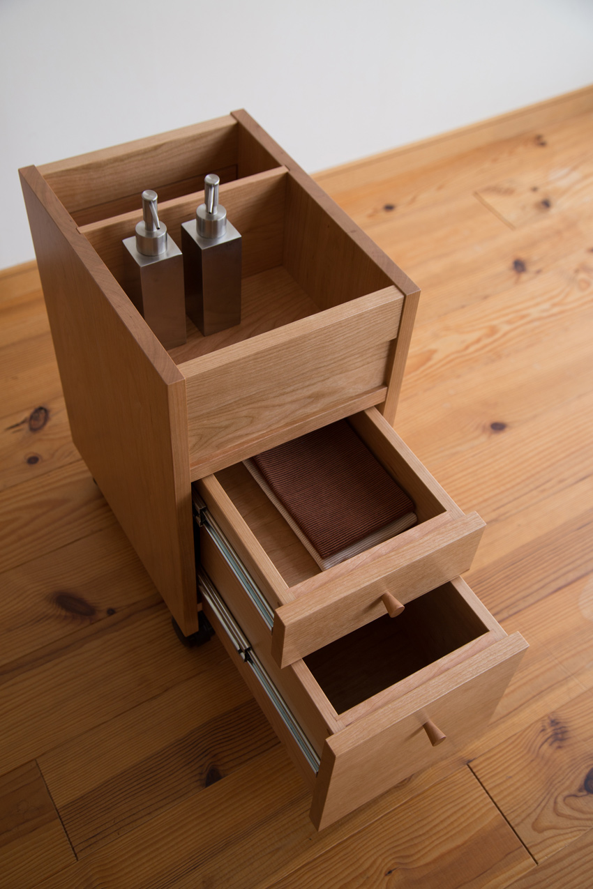 チェリー無垢材のコスメワゴン・C-407 家具工房クラポ