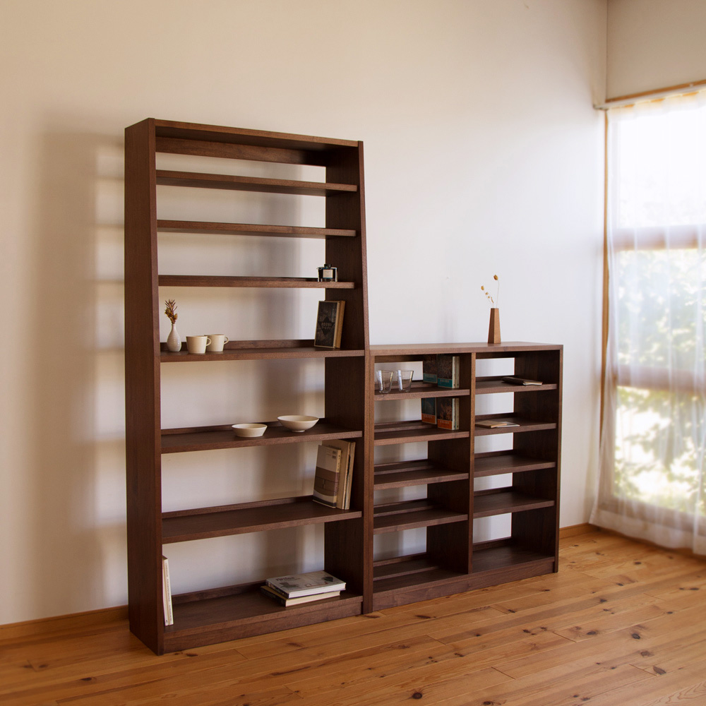 ウォールナットのオーダー本棚（ブックシェルフ）・C-382 家具工房クラポ