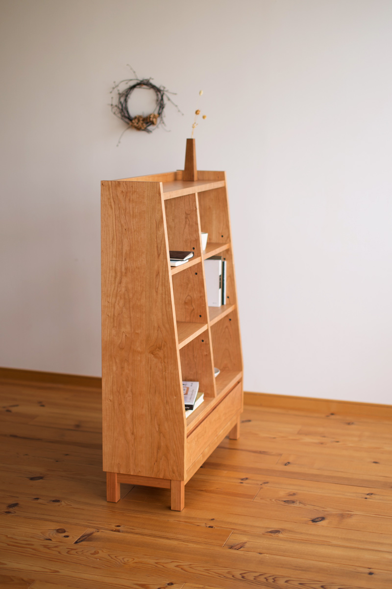 チェリー無垢材のオーダー本棚（ブックシェルフ）・C-339 家具工房クラポ