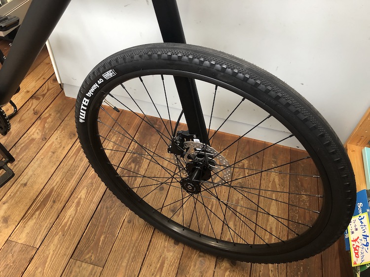 キャノンデール 【バッドボーイ3】 ＆ IRC新型チューブレスタイヤ