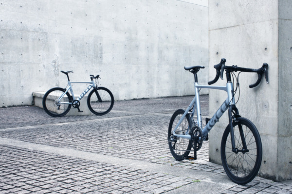 Tern”ROJI BIKES”シリーズの「SURGE」「RIP」に、新色「アイスグレー