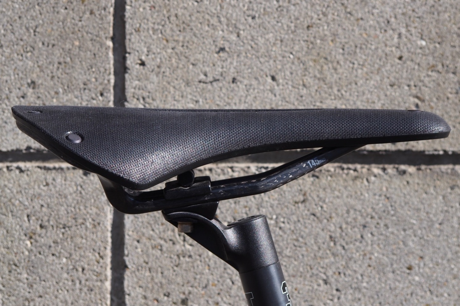 カーボンレール採用のNEWモデル BROOKS【ブルックス】 CAMBIUM