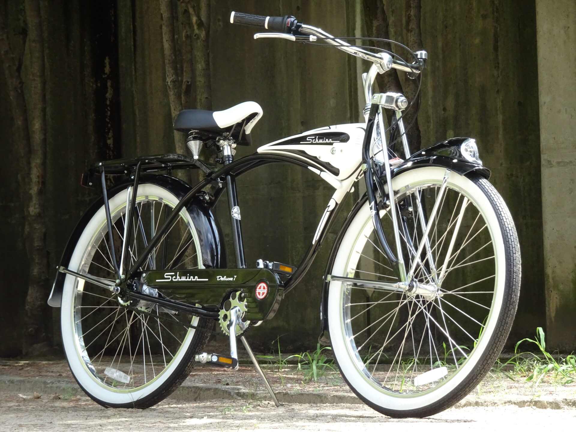 40％OFF‼】SCHWINN のクルーザーCLASSIC DELUXE 7のご紹介です