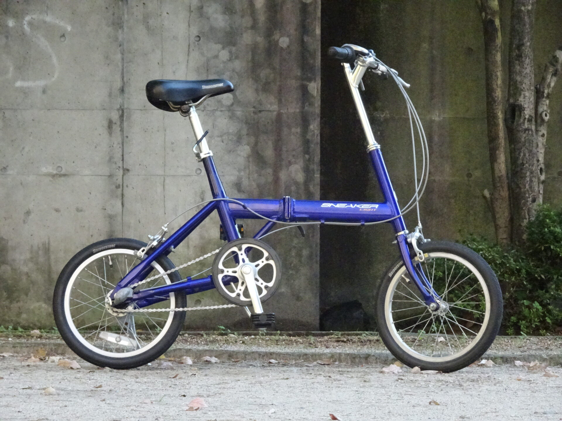 中古折り畳み自転車 BRIDGESTONE SNEAKER LIGHTが入荷しましたので簡単