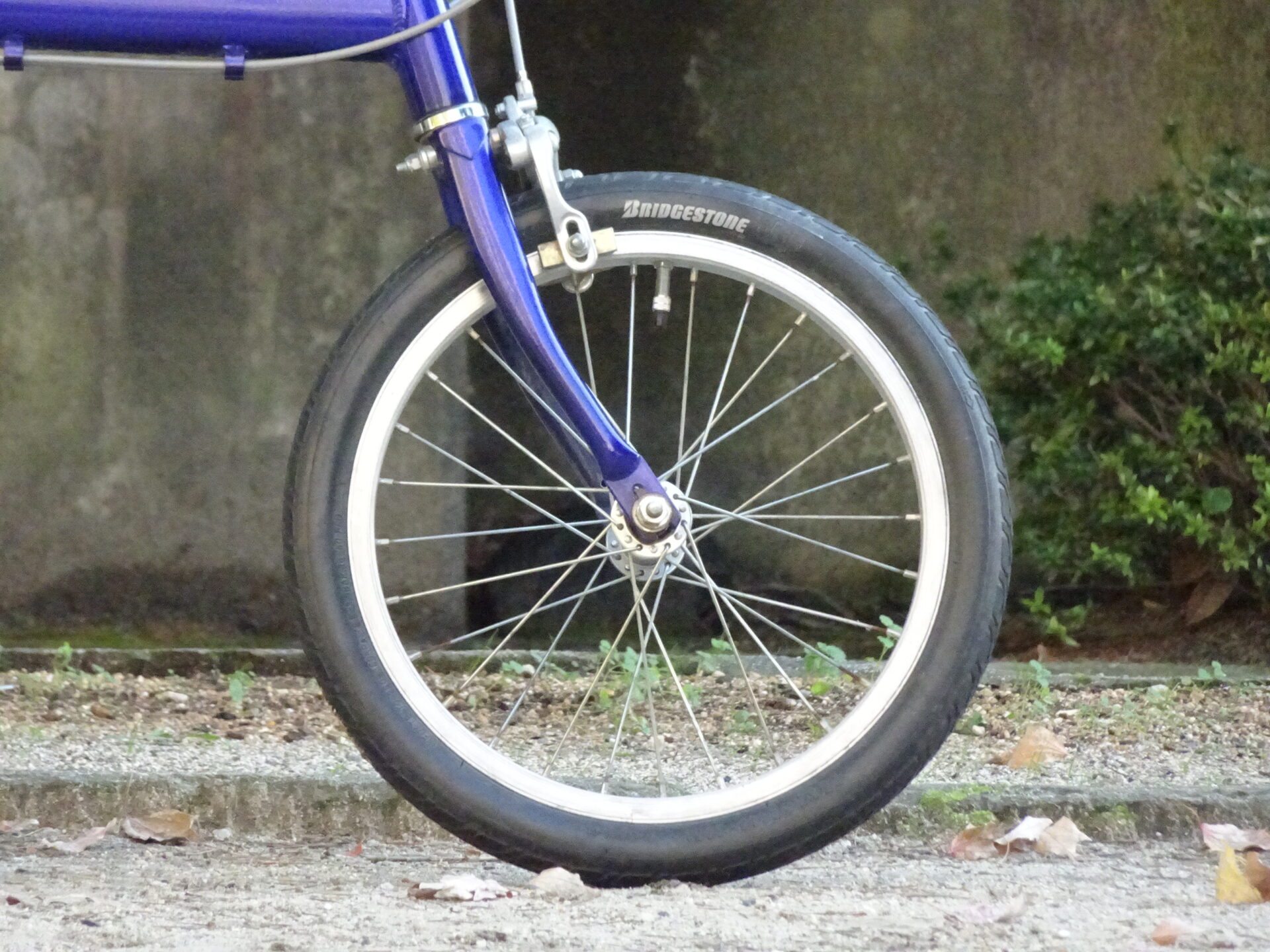 中古折り畳み自転車 BRIDGESTONE SNEAKER LIGHTが入荷しましたので簡単