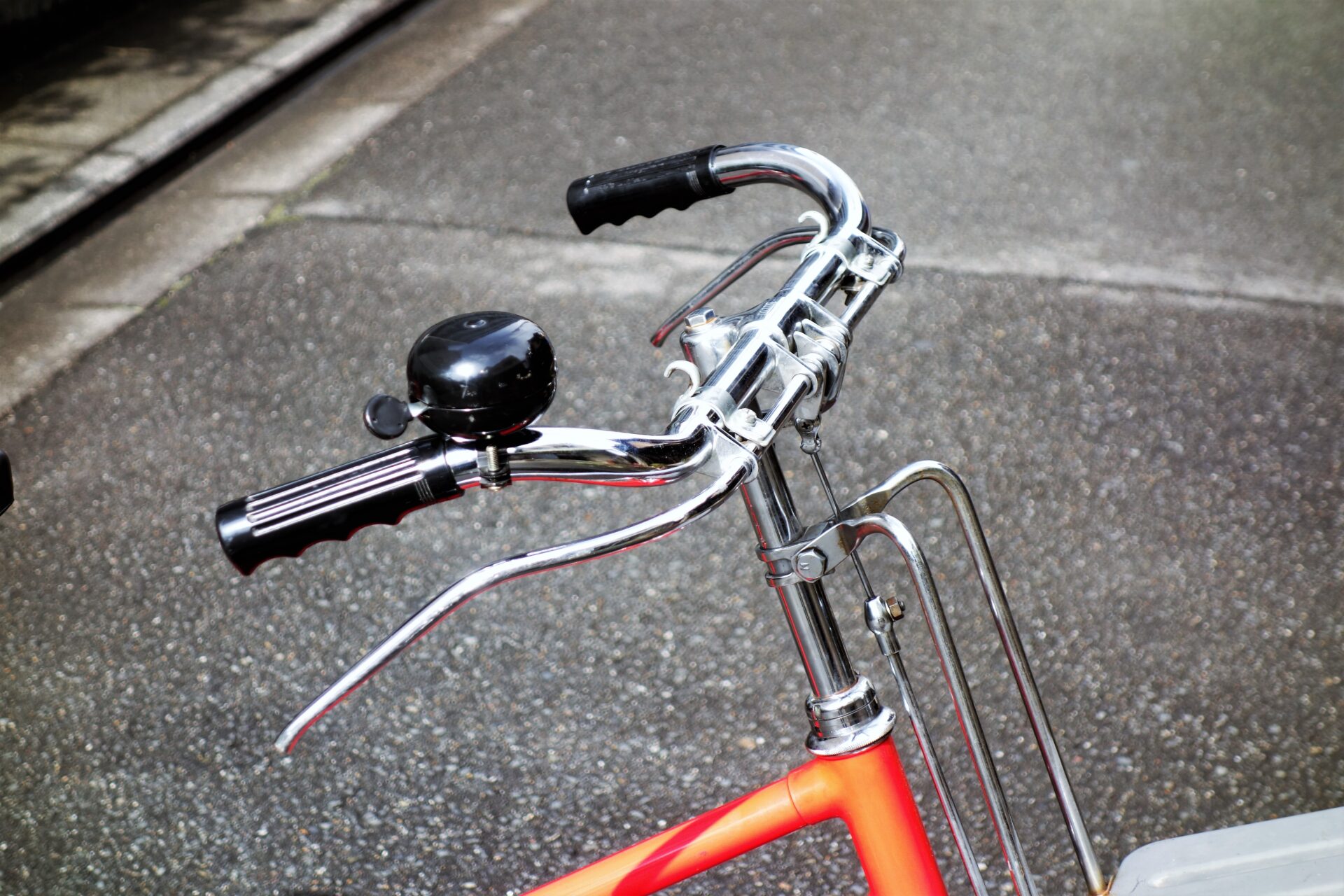 ヴィンテージ好きには朗報！！真っ赤な中古実用車を入荷しました