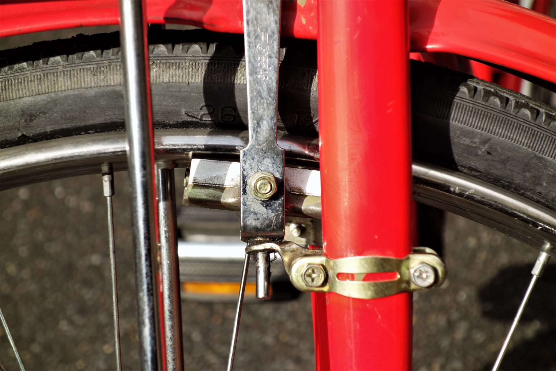 ヴィンテージ好きには朗報！！真っ赤な中古実用車を入荷しました