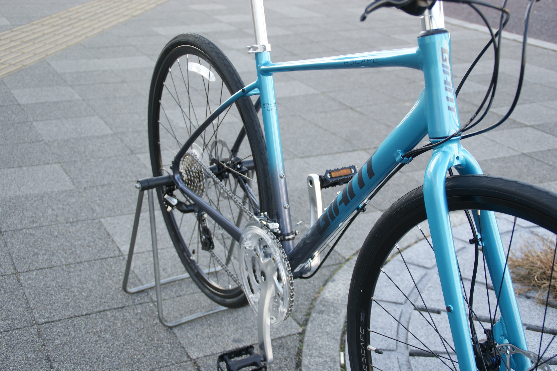 油圧ディスク付きクロスバイク！】 GIANT ESCAPE R DISC【2021年モデル