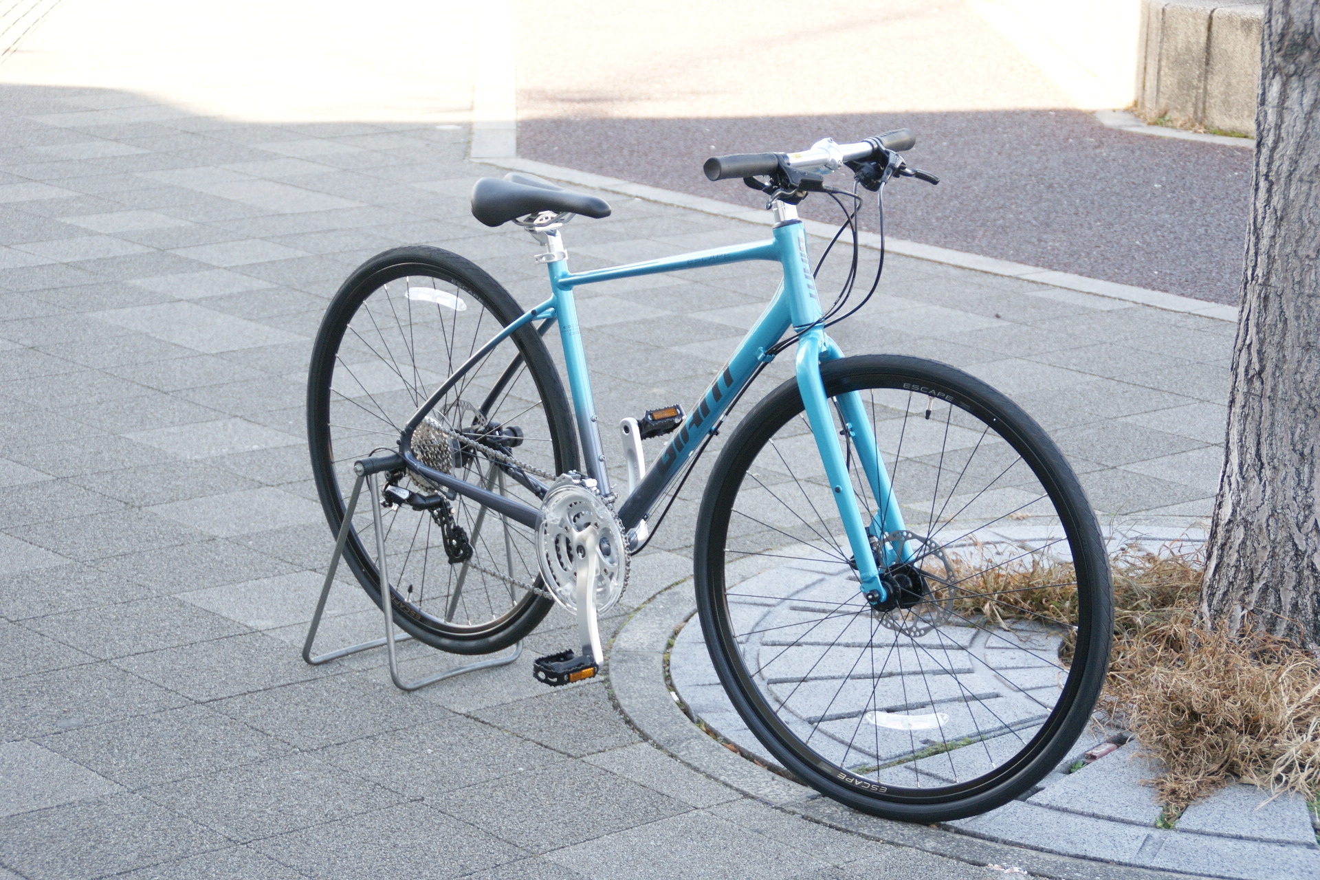 油圧ディスク付きクロスバイク！】 GIANT ESCAPE R DISC【2021年モデル