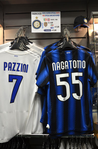 長友のユニフォーム55番が購入できるインテルショップを紹介します