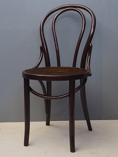 【送料込】アイアンフレーム ベントウッドチェア 2脚セット　ルーマニア製 ルーマニア製<br>アンティーク<br>ベントウッドチェアー