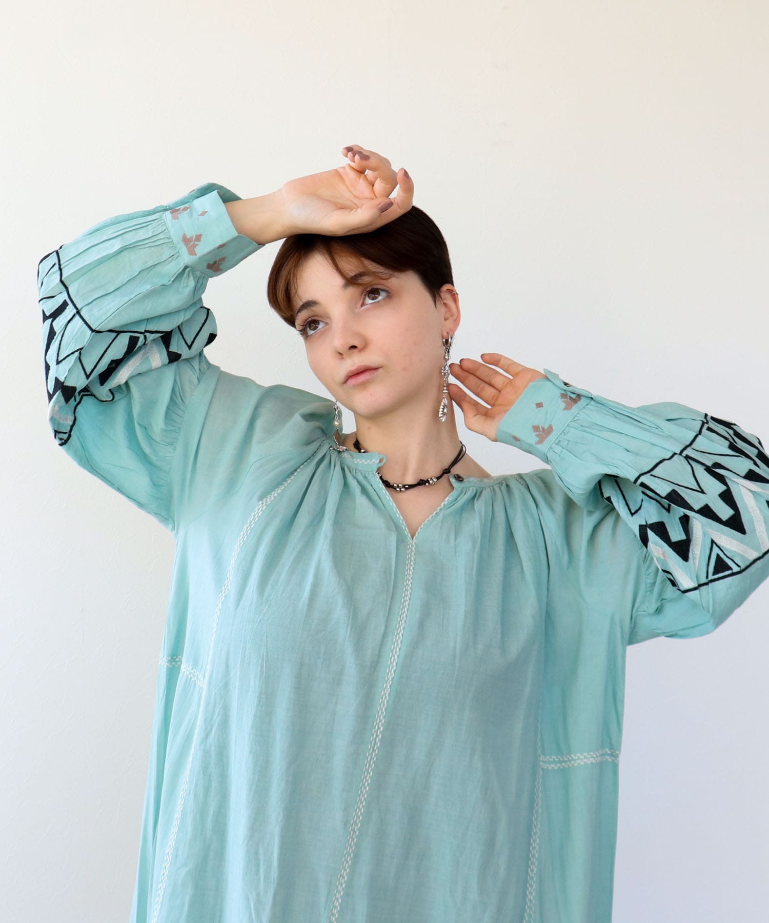 コットンレーヨン刺繍ワンピース | AND ON JIONE STORE（アンドオン