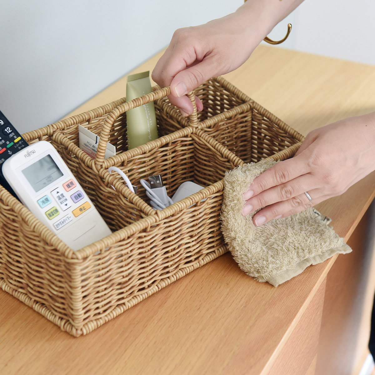 天然素材に見えて「水拭きできる」別注バスケットで小物まるっとお