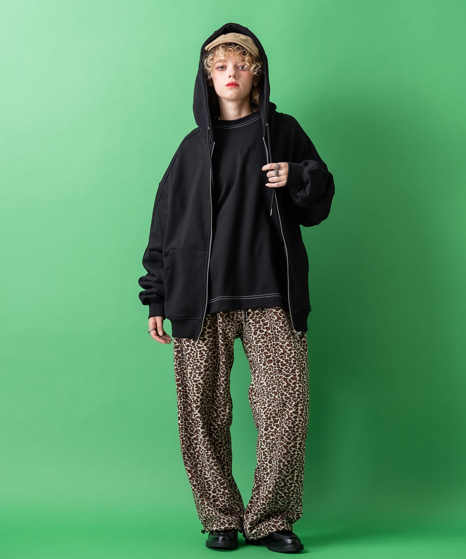 ダブルダーツドレープアームオーバーサイズスウェットジップアップ