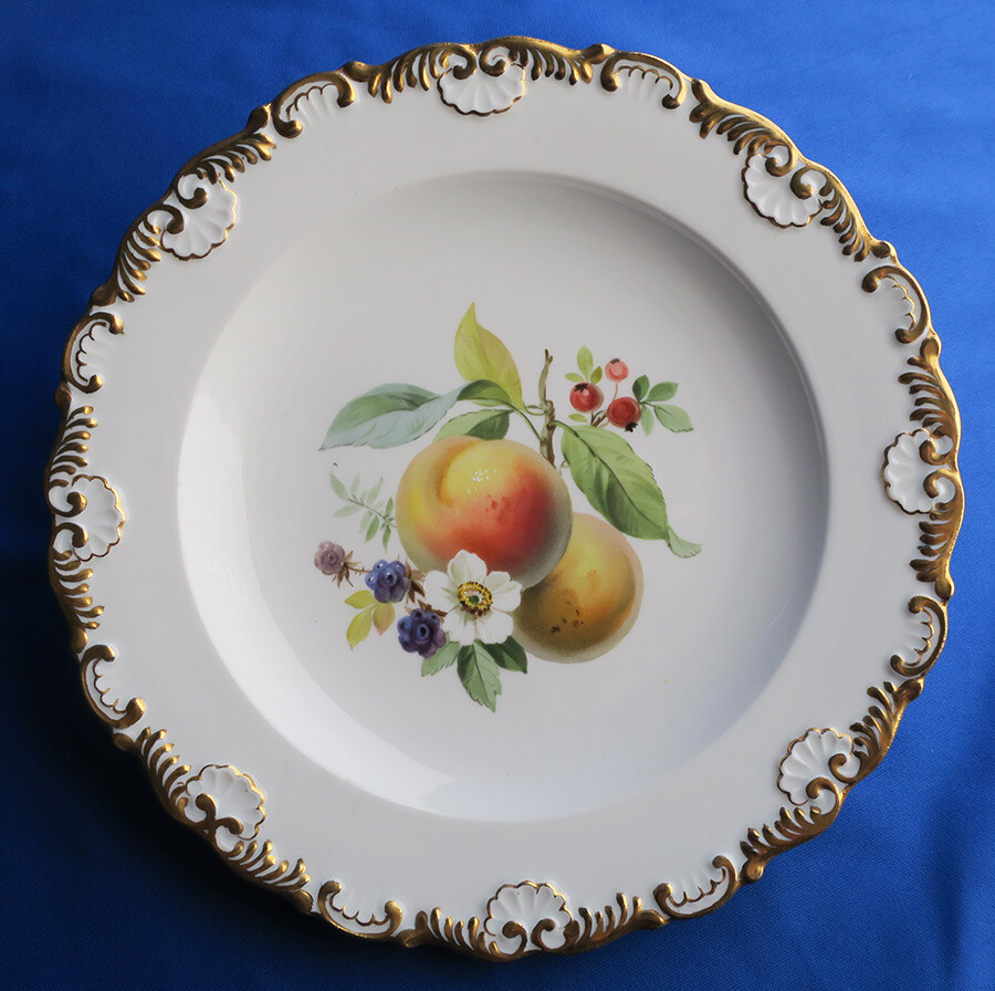 タイムレスな魅力を放つマイセンのフルーツ皿 - 貴人たちのマイセン