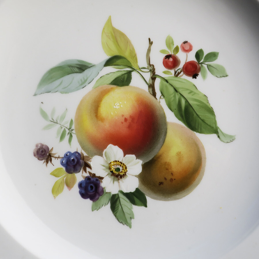 タイムレスな魅力を放つマイセンのフルーツ皿 - 貴人たちのマイセン