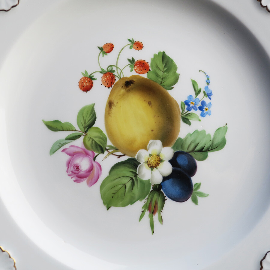 どのアングルから見ても優雅なマイセンのフルーツ皿 - 貴人たちのマイセン