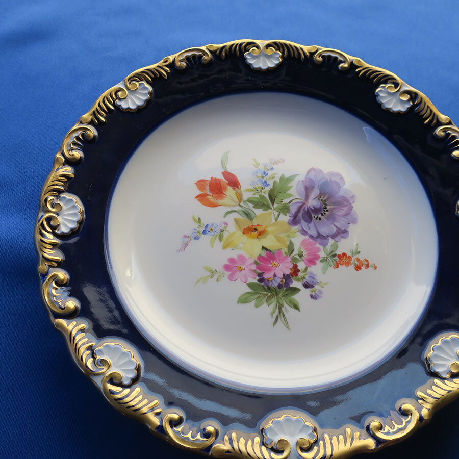 美しさを際立たせるマイセンプレート（コバルトブルー） - 貴人たちの