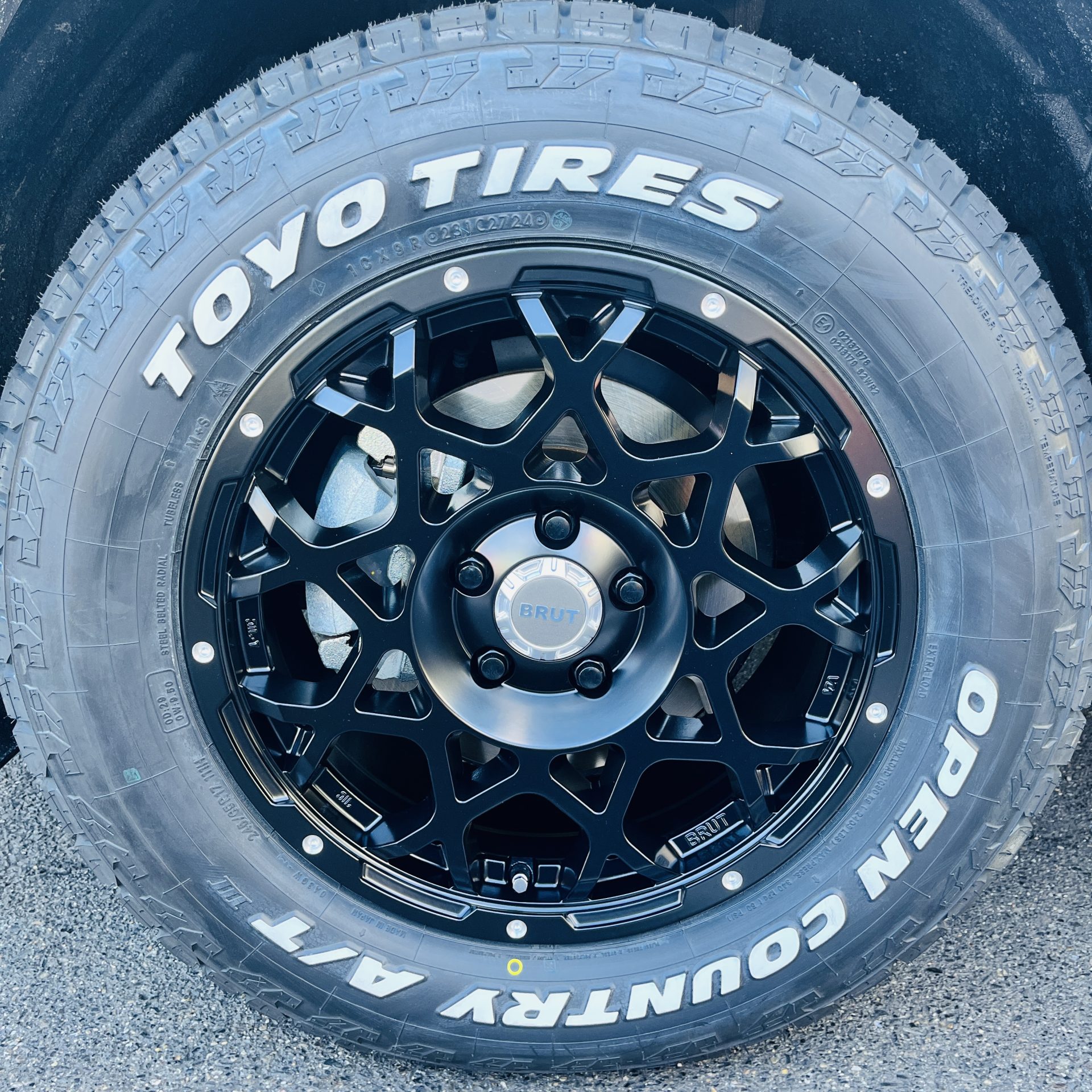 RAV4 アドベンチャーを17インチSUVカスタム(^^)v | 秋山タイヤ